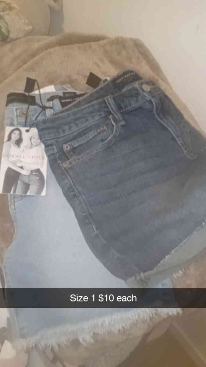 clothes - Denver, Colorado - FleaMarketBay