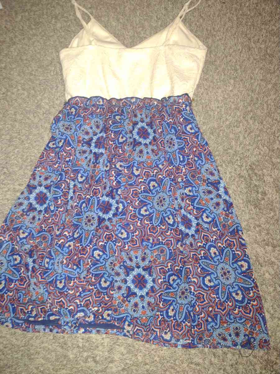 cream white and blue dress - Apache Junction, Arizona - FleaMarketBay