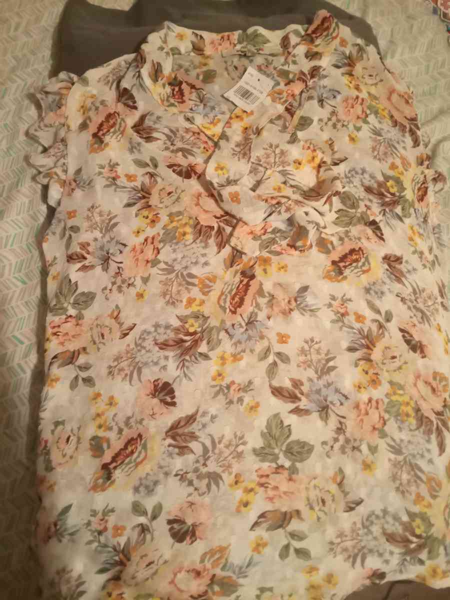 flower pattern shirt - Holyoke, Massachusetts