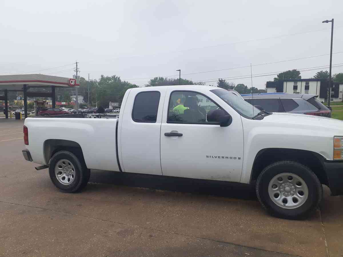 Chevy Silverado - Des Moines, Iowa - FleaMarketBay