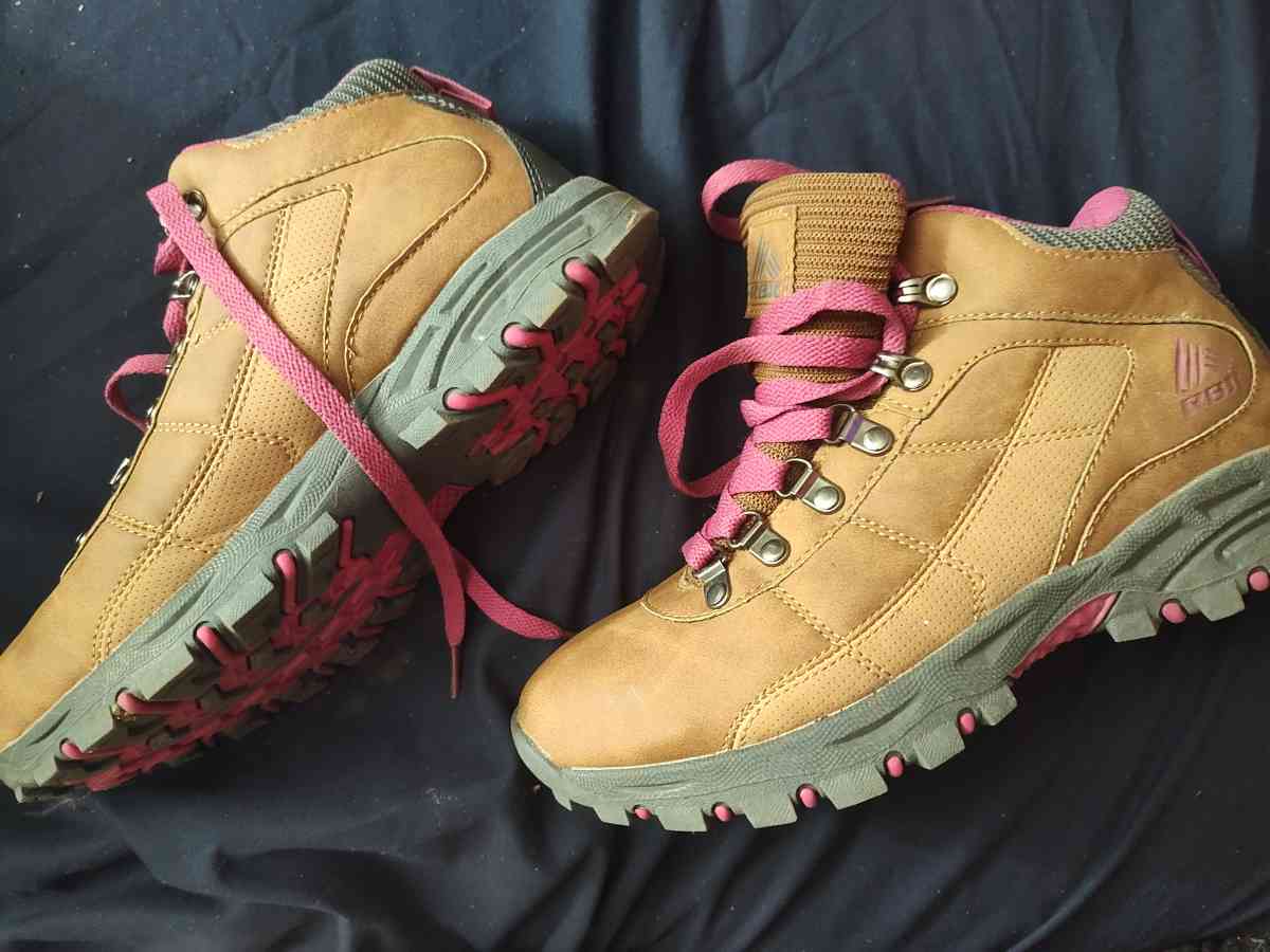 RBX hiking shoes - Shanksville, Pennsylvania - FleaMarketBay