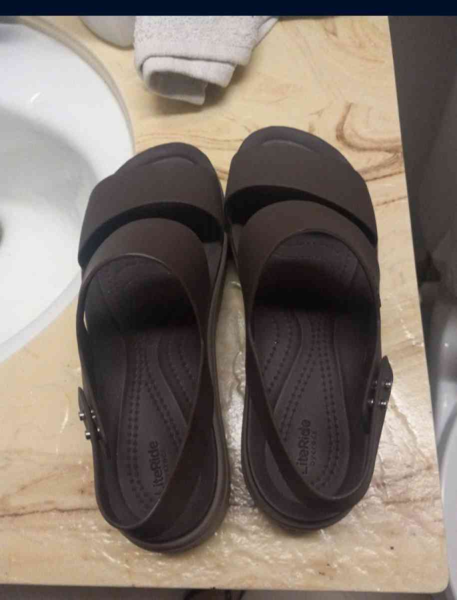 crocs - Fresno, California - FleaMarketBay