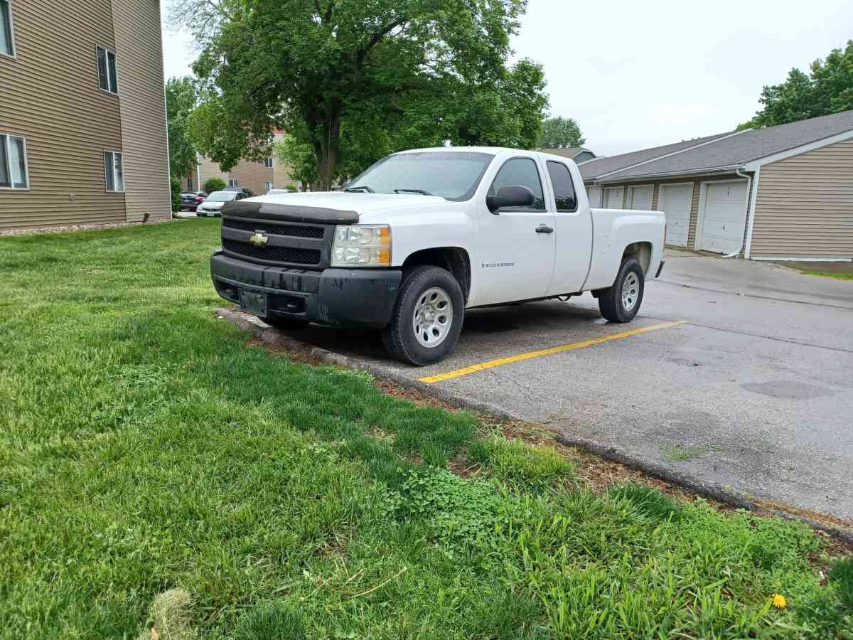Chevy Silverado - Des Moines, Iowa - FleaMarketBay