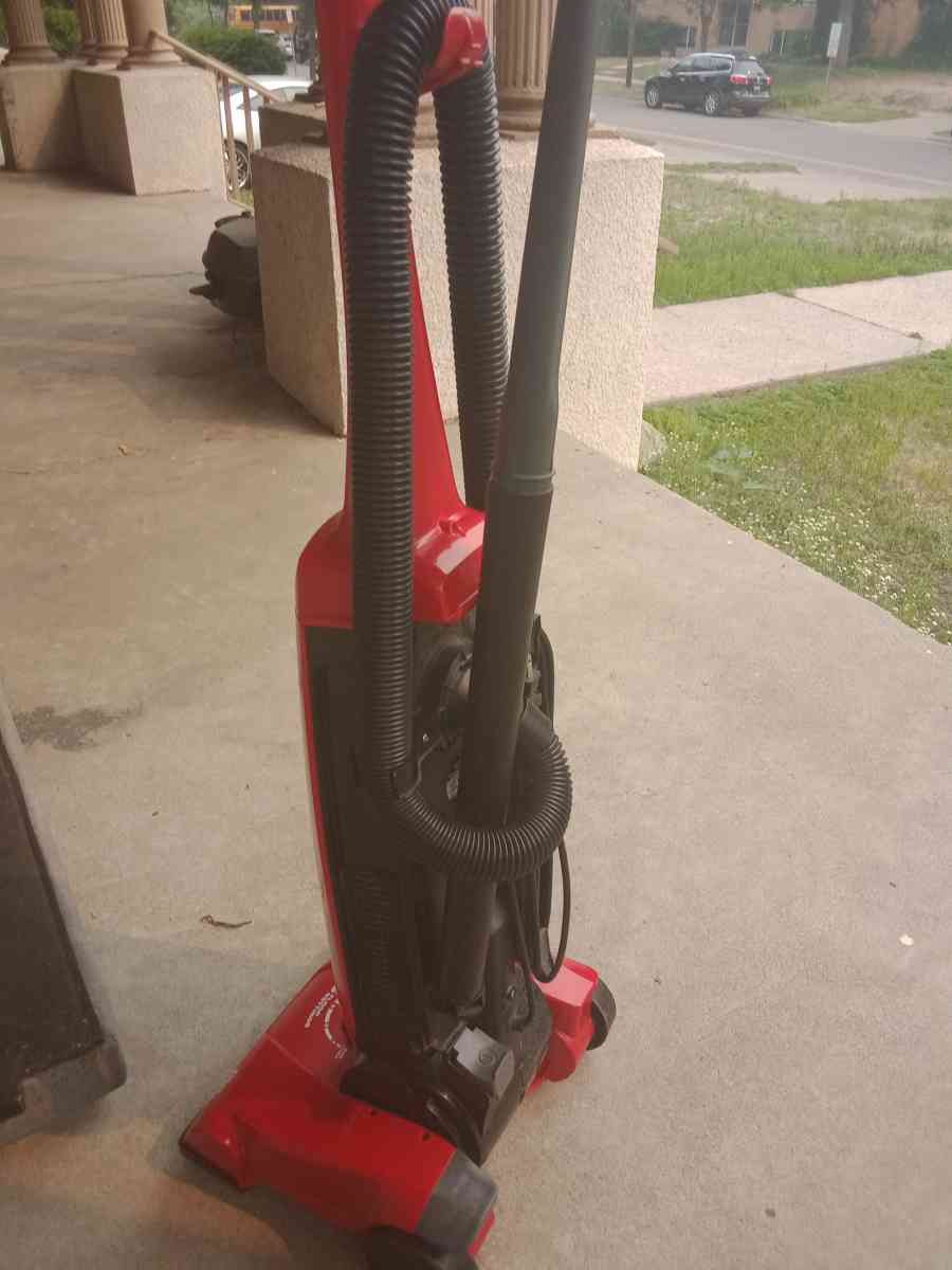 Dirt Devil uprigh clean path vacuum - Minneapolis, Minnesota - FleaMarketBay