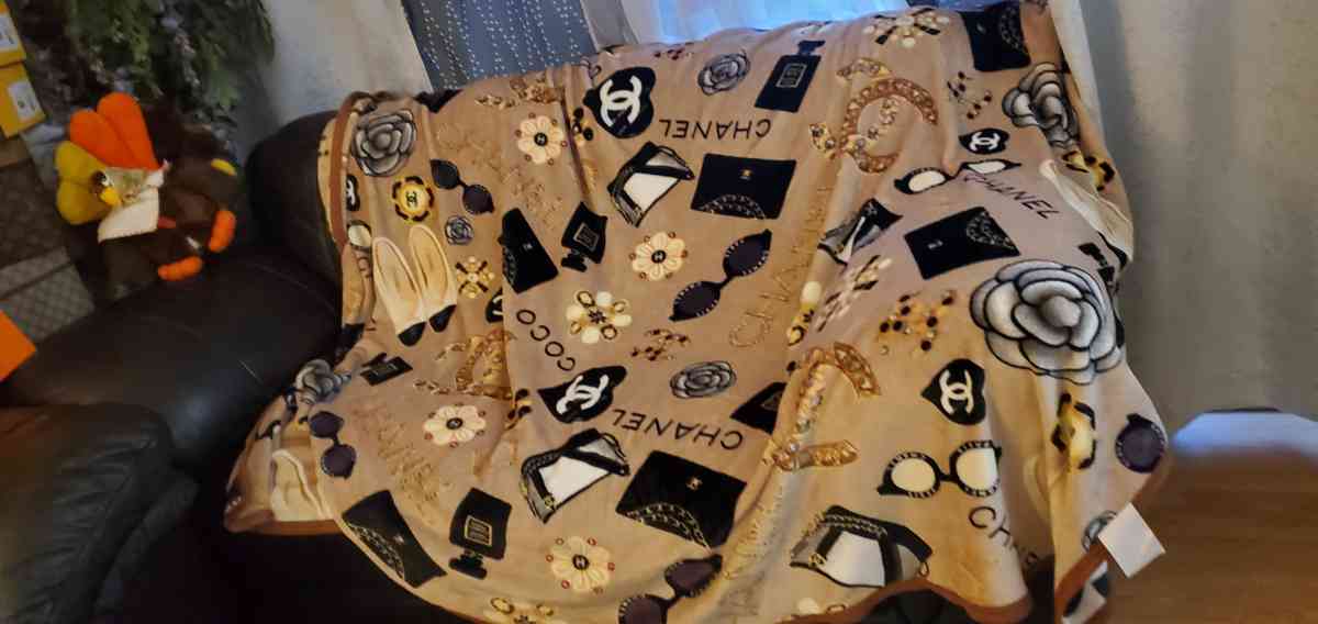 blankets - Mission Viejo, California - FleaMarketBay