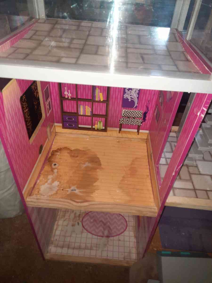 Dollhouse - Richlands, Virginia - FleaMarketBay