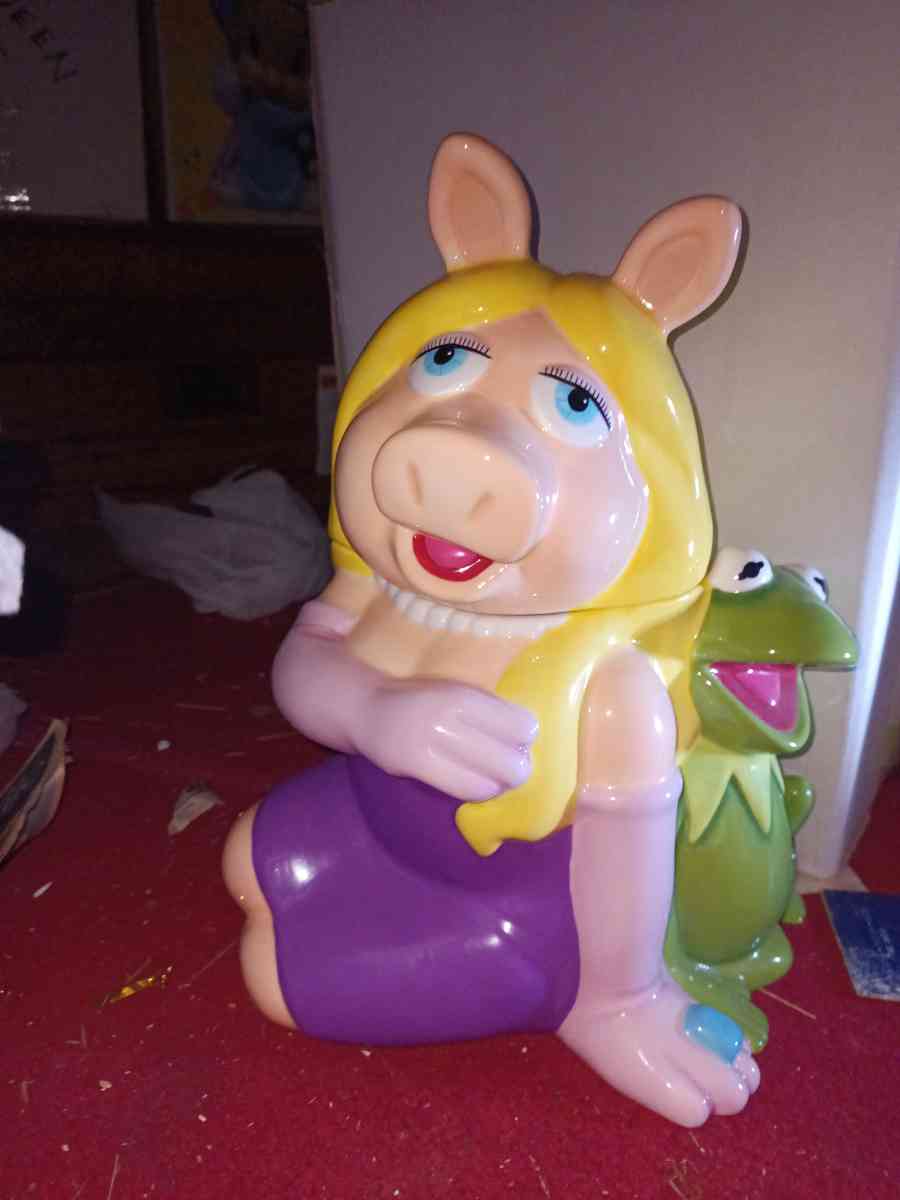 miss piggy and hermit
