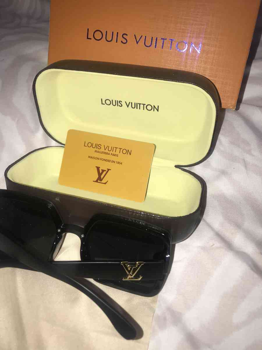 sunglasses - Renton, Washington - FleaMarketBay