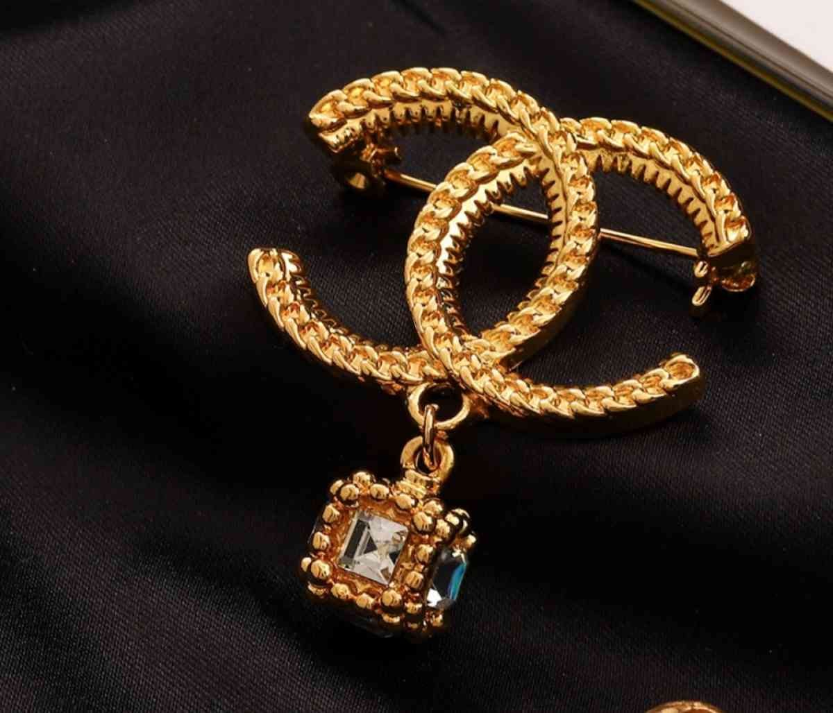 brooches pin cc - Mission Viejo, California - FleaMarketBay