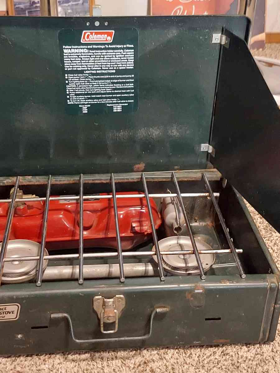 vintage Coleman 2 burner capstone 425f - Wichita, Kansas - FleaMarketBay