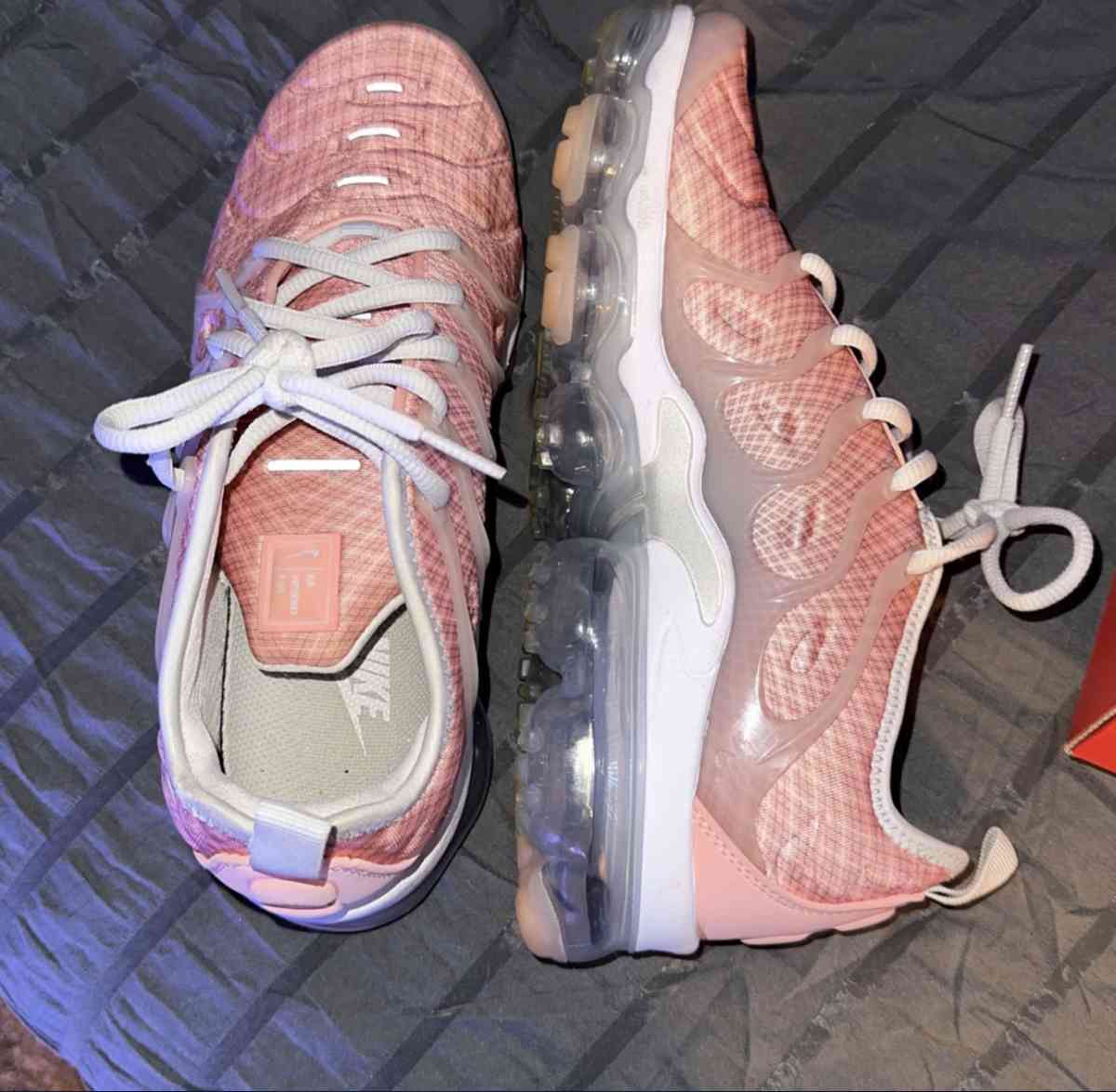 Airmaxes - Orlando, Florida - FleaMarketBay