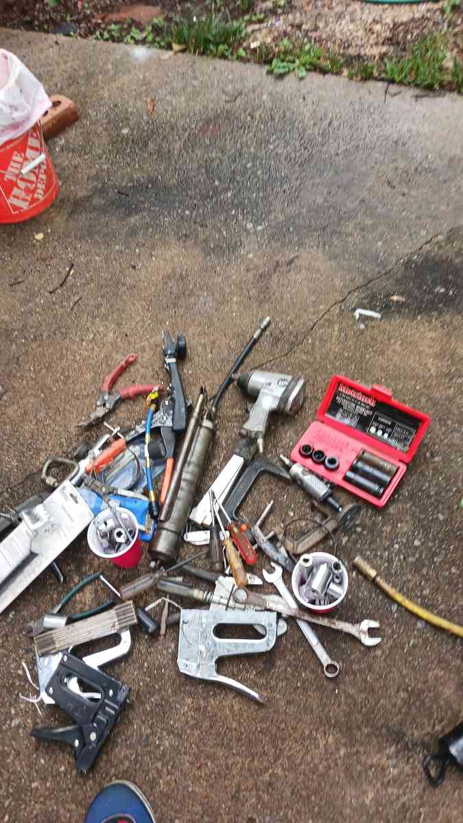 toolbox air compressor with 50 ft hose generator chainsaw - Atlanta, Georgia - FleaMarketBay