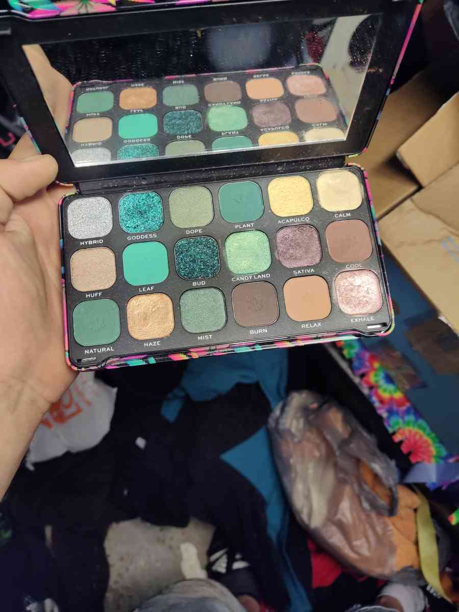 Jeffrey star makeup kits - Saint Louis, Missouri - FleaMarketBay