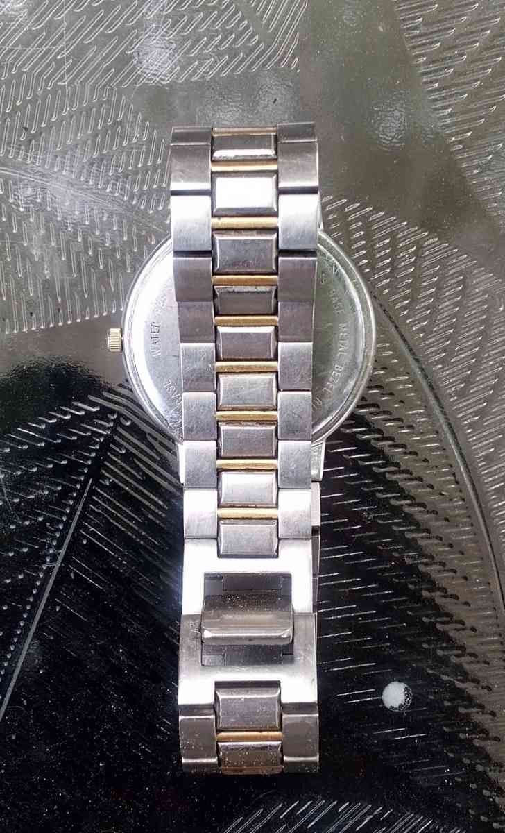 Womens Bulova Quartz 2 Tone Watch Silver and Gold - Belleville, Illinois - FleaMarketBay