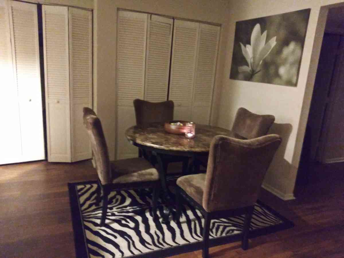 Marble table with chairs - Orlando, Florida - FleaMarketBay