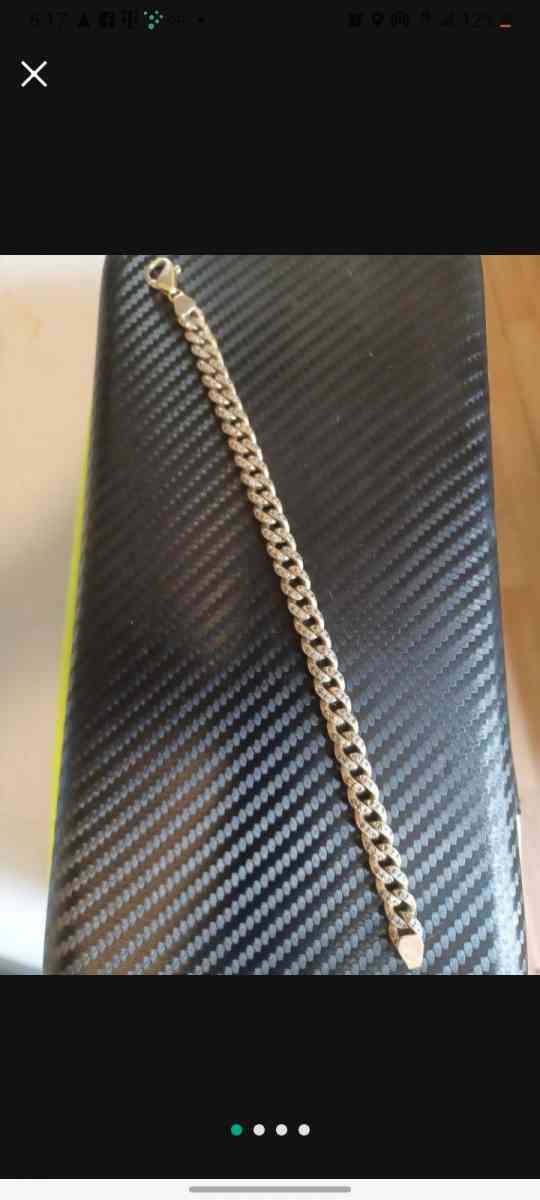 Gold bracelet - Chicago, Illinois