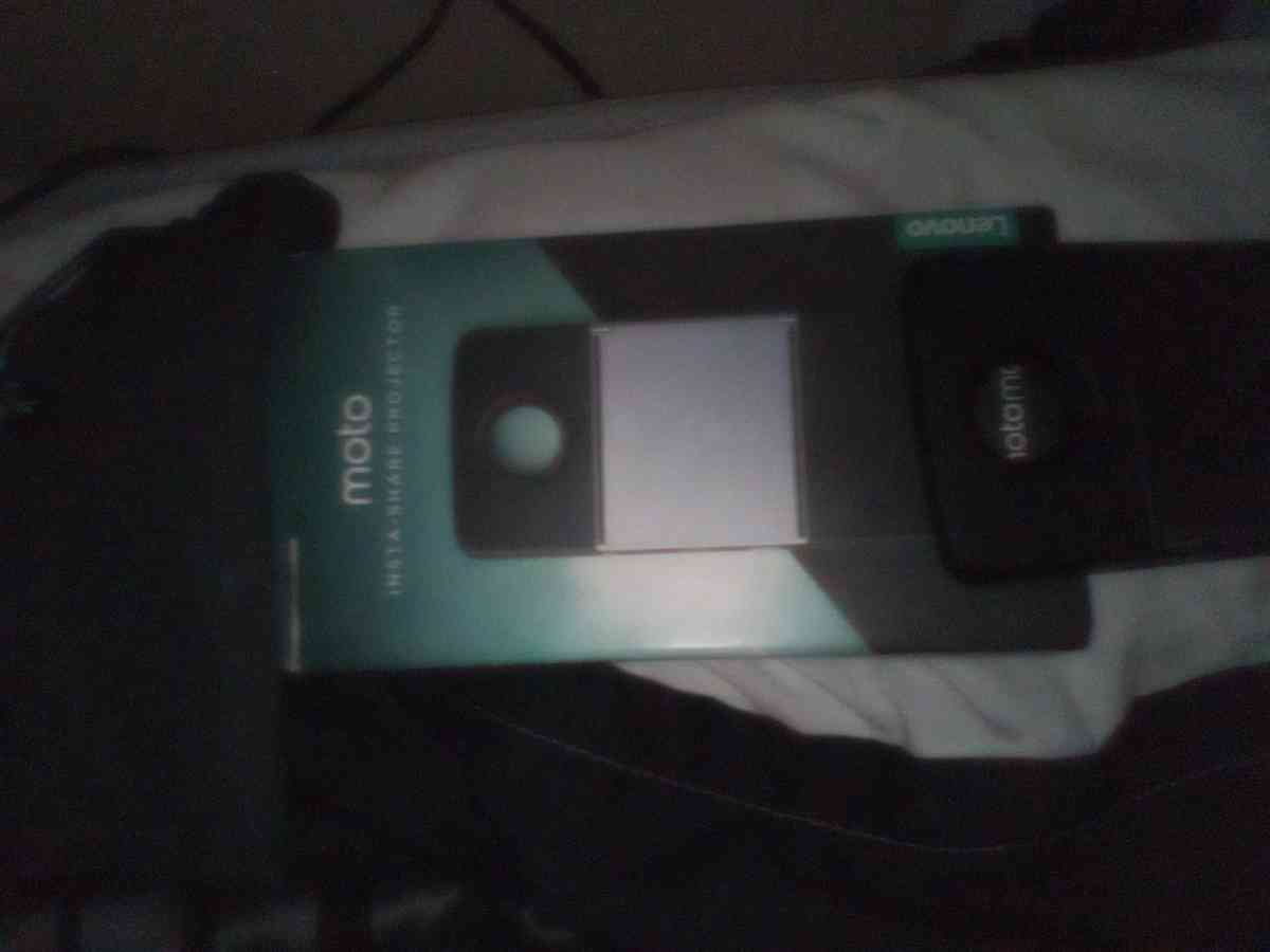 projector attchmt n camera 4 Motorola phone - Oklahoma City, Oklahoma - FleaMarketBay