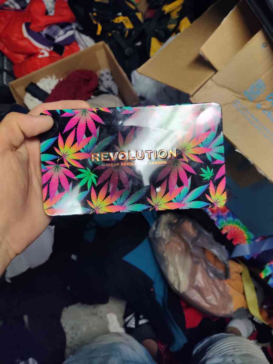 Jeffrey star makeup kits - Saint Louis, Missouri - FleaMarketBay