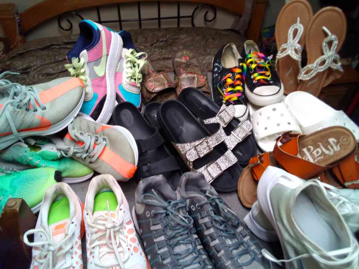 men women and children clothing - Burlington, Kentucky - FleaMarketBay