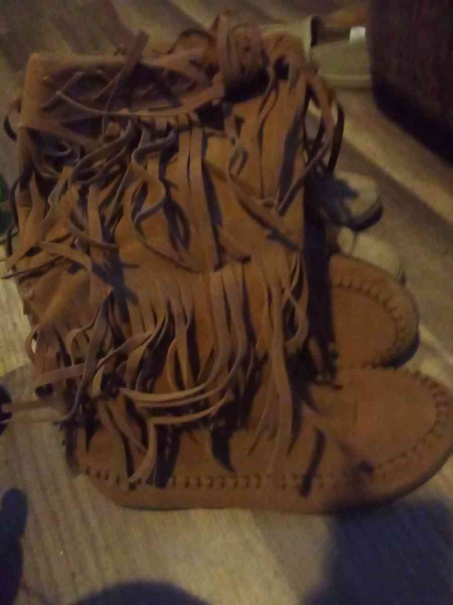 woman boots different sizes - Sparta, Tennessee - FleaMarketBay