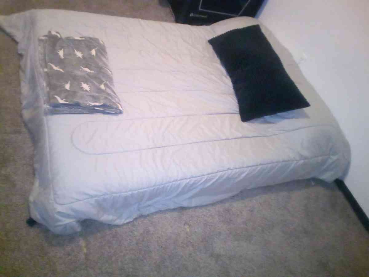 twin metal frame that folds up twin and full mattresses - Ceres, California - FleaMarketBay