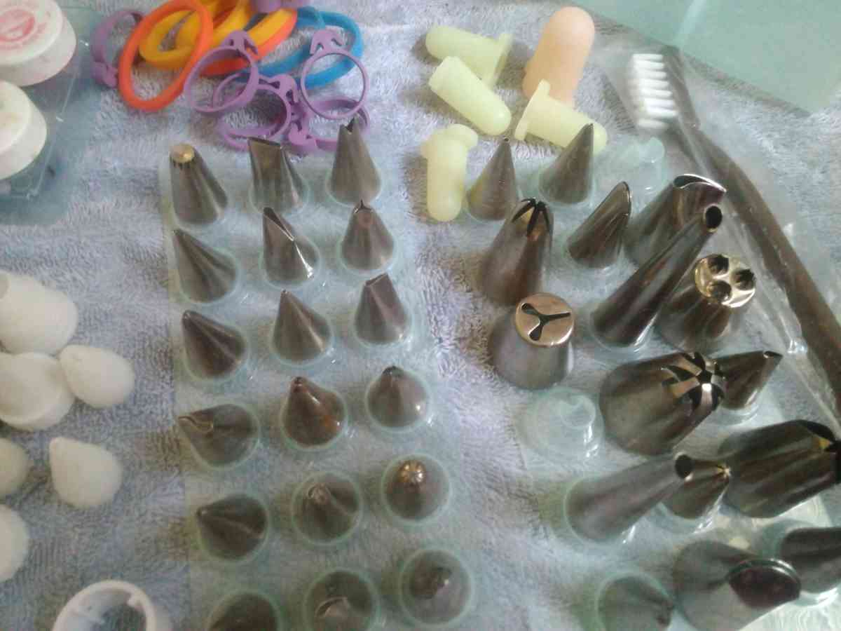 Wilton ultimate decorating kit - Saint Louis, Missouri - FleaMarketBay