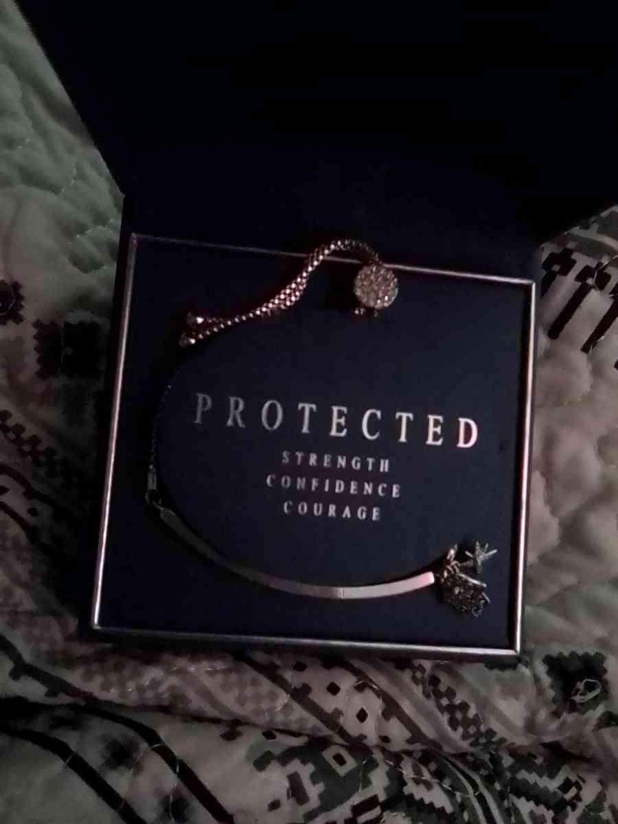 Kohls Brilliance Bracelet - Upper Darby, Pennsylvania - FleaMarketBay