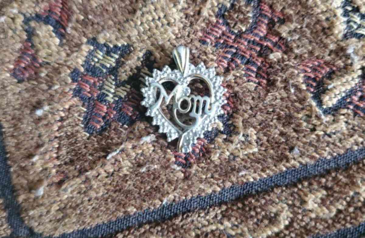 Heart Shaped Mom Necklace Pendant - Cross Hill, South Carolina - FleaMarketBay