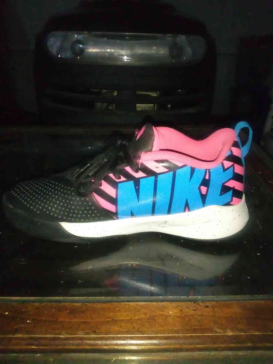 womens Nike Team hustle quick 2 black hot pink running shoes - Belleville, Illinois - FleaMarketBay