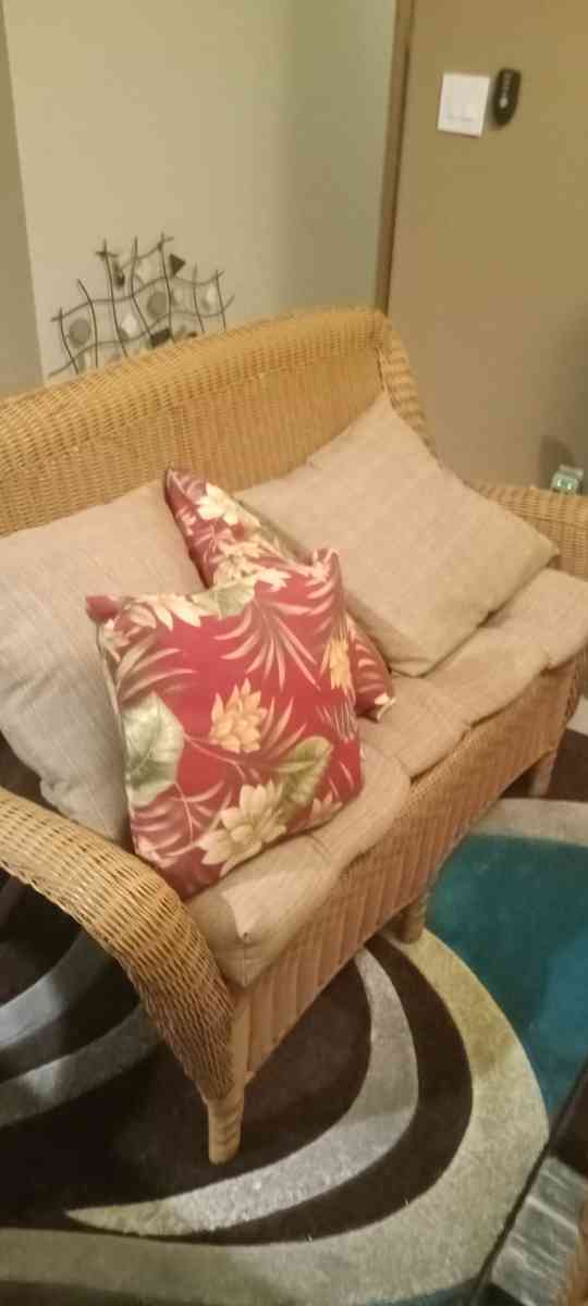 Hampton Bay Wicker Love Seats End Tables and Cofffee Table - Phoenix, Arizona - FleaMarketBay