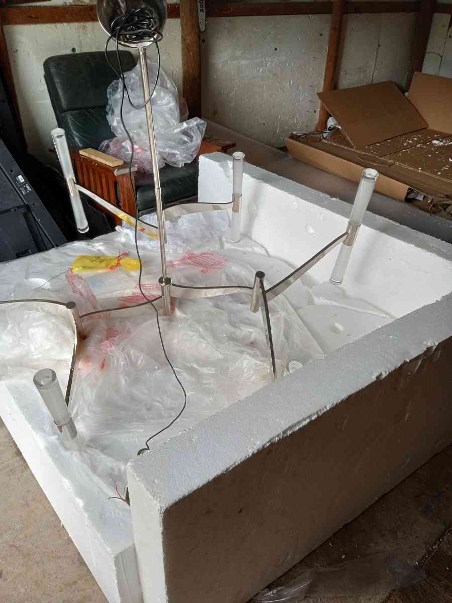 chandelier - Mabank, Texas - FleaMarketBay