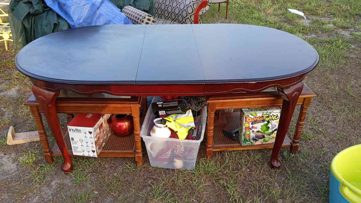 Cherry wood finish dining table and chairs - Haines City, Florida