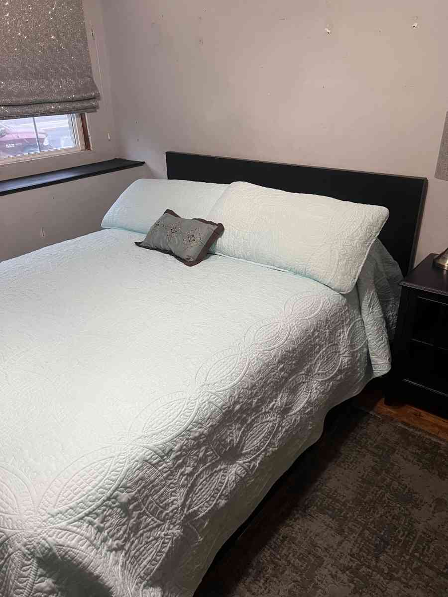 queen bed frame - Tarzana, California