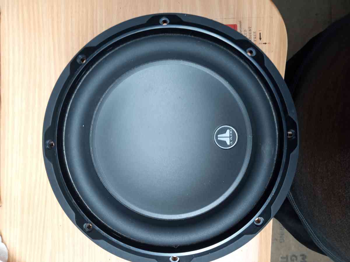 8 JL audio subwoofer 8W3v3 4 - Konawa, Oklahoma