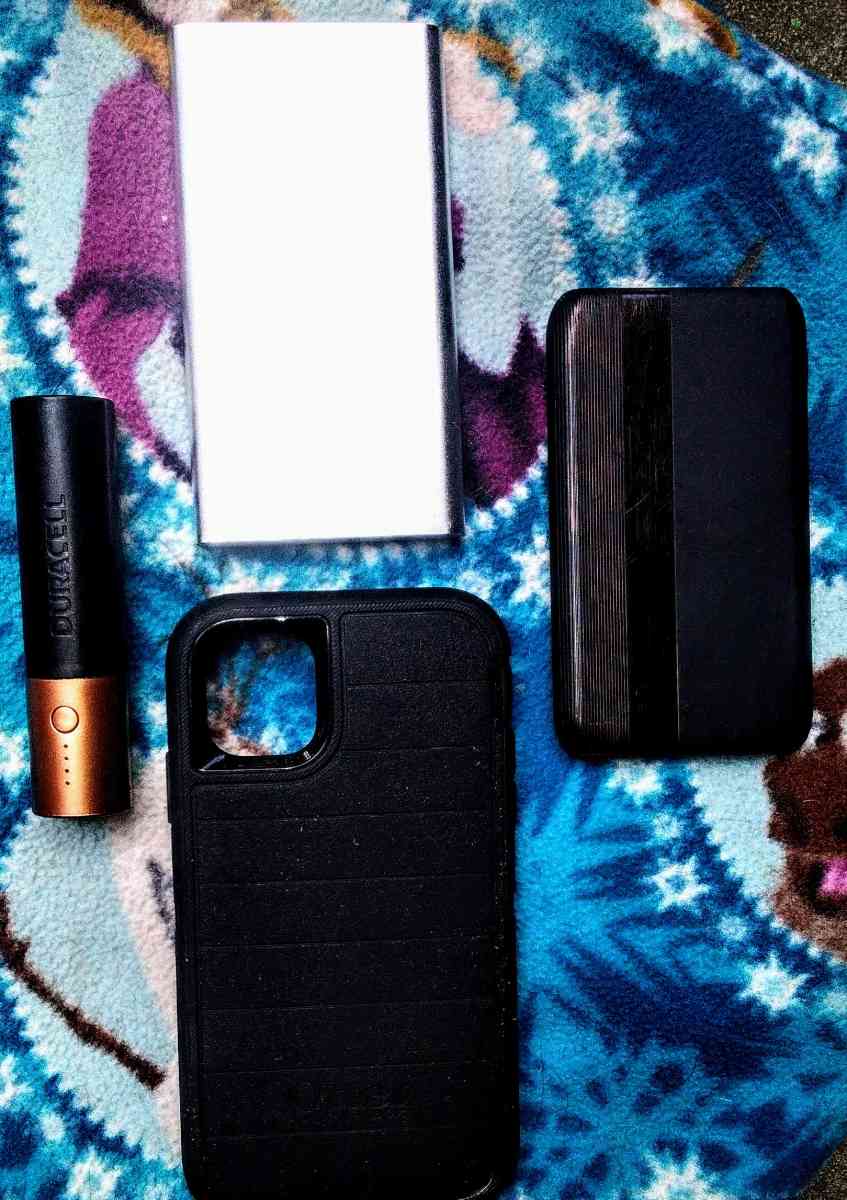 Q Link Tablet Bluetooth speakers and portable phone char - Paoli, Indiana - FleaMarketBay