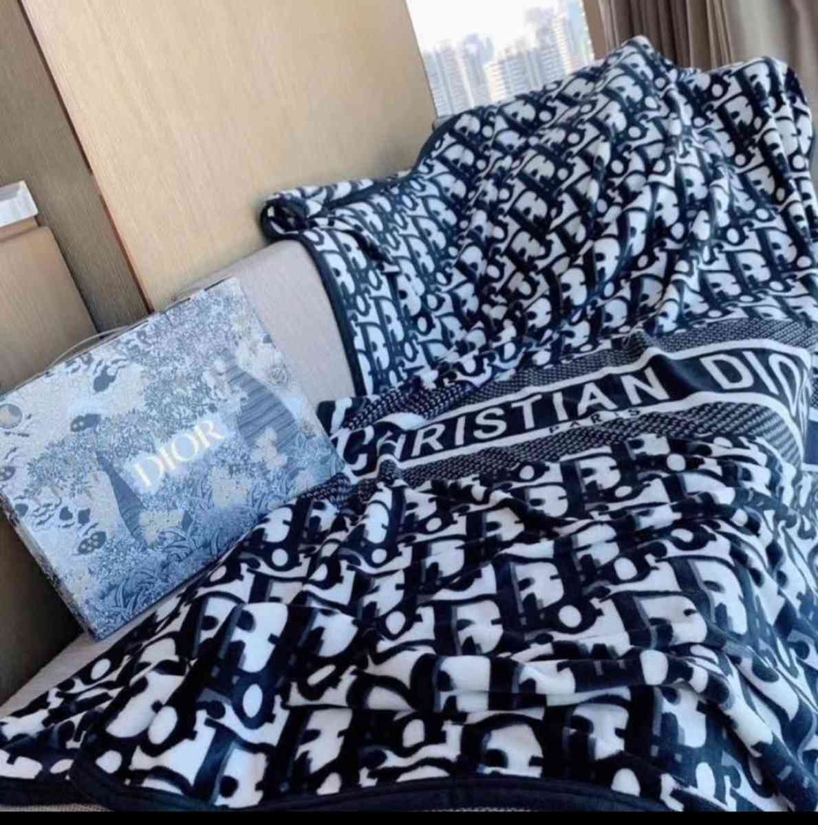 blankets - Mission Viejo, California - FleaMarketBay