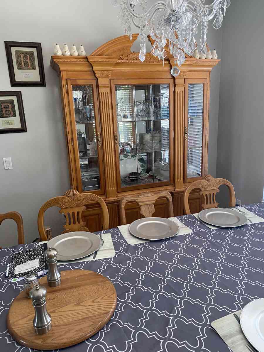 sectional300 lighted hutch 200 set recliners 100 bassinet pa - Palmetto, Florida - FleaMarketBay