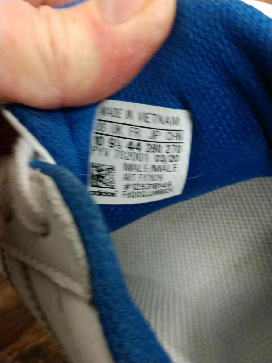 Cloud white royal blue adidas - Des Moines, Iowa - FleaMarketBay