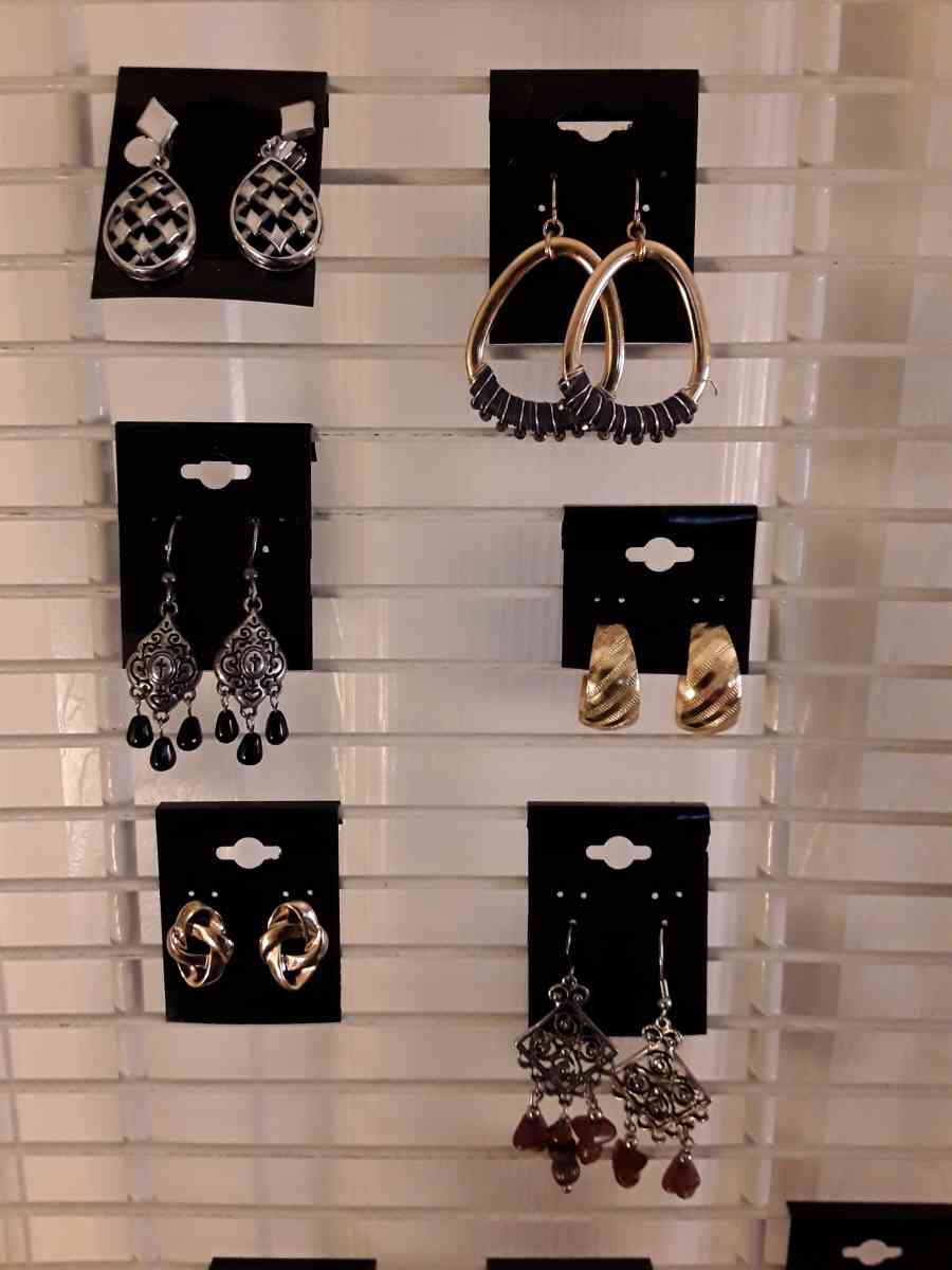 Earrings - Portland, Oregon - FleaMarketBay