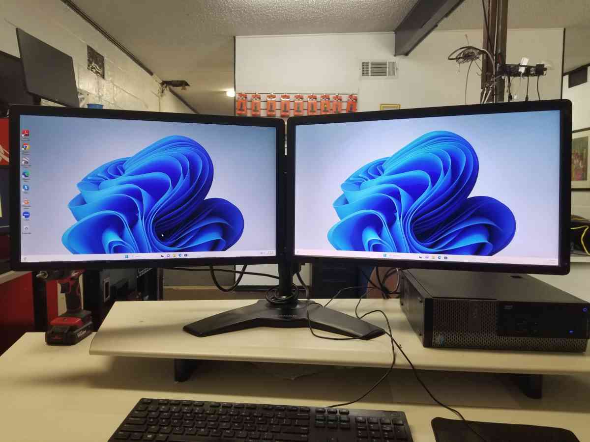 Dell Dual screen Desktop Computer - Dallas, Texas