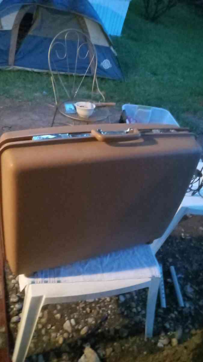 Vintage Cream Color Hard Shell Samsonite Suitcase - Manteno, Illinois