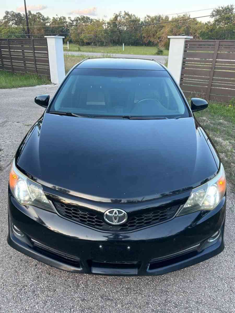 2013 Toyota Camry Luxury Edition - Los Angeles, California - FleaMarketBay