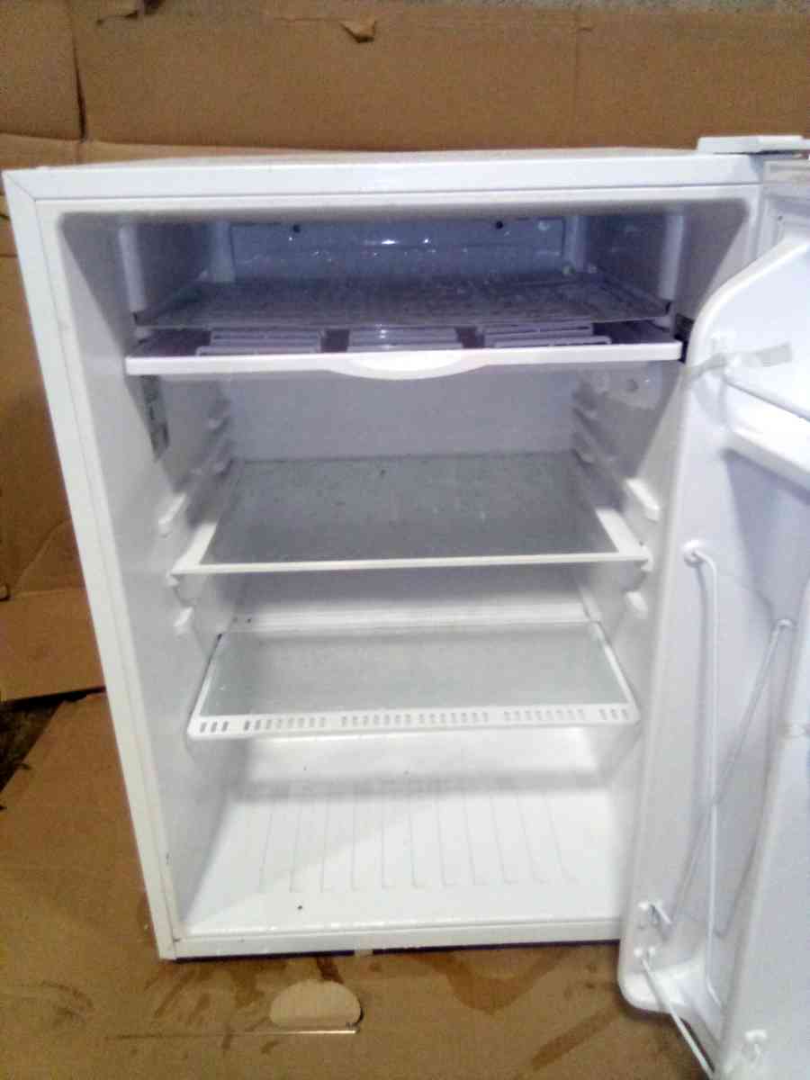 General Electric Deluxe Mini Fridge - Irvine, California