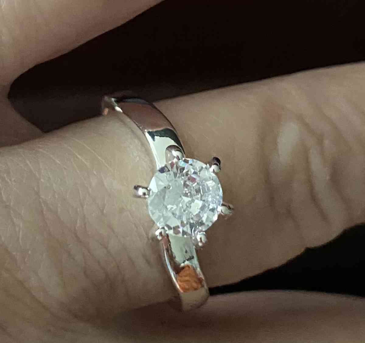 Beautiful womens rings - Claremont, California - FleaMarketBay