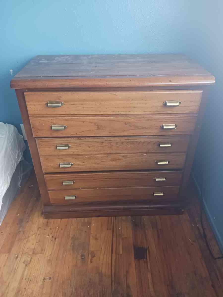 two Dressers and coffee table - Stockton, California