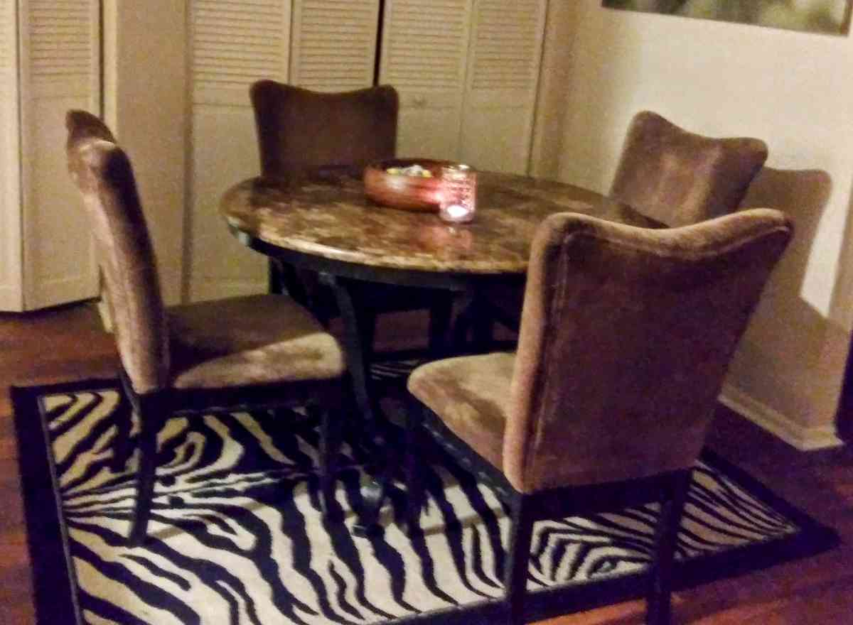 Marble table with chairs - Orlando, Florida - FleaMarketBay