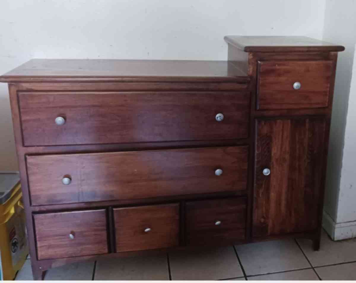 Dresser