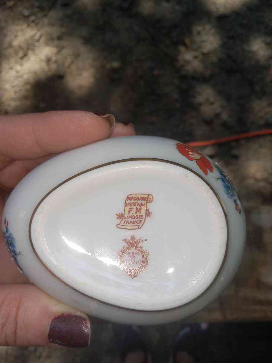 glass egg - Cabot, Arkansas - FleaMarketBay