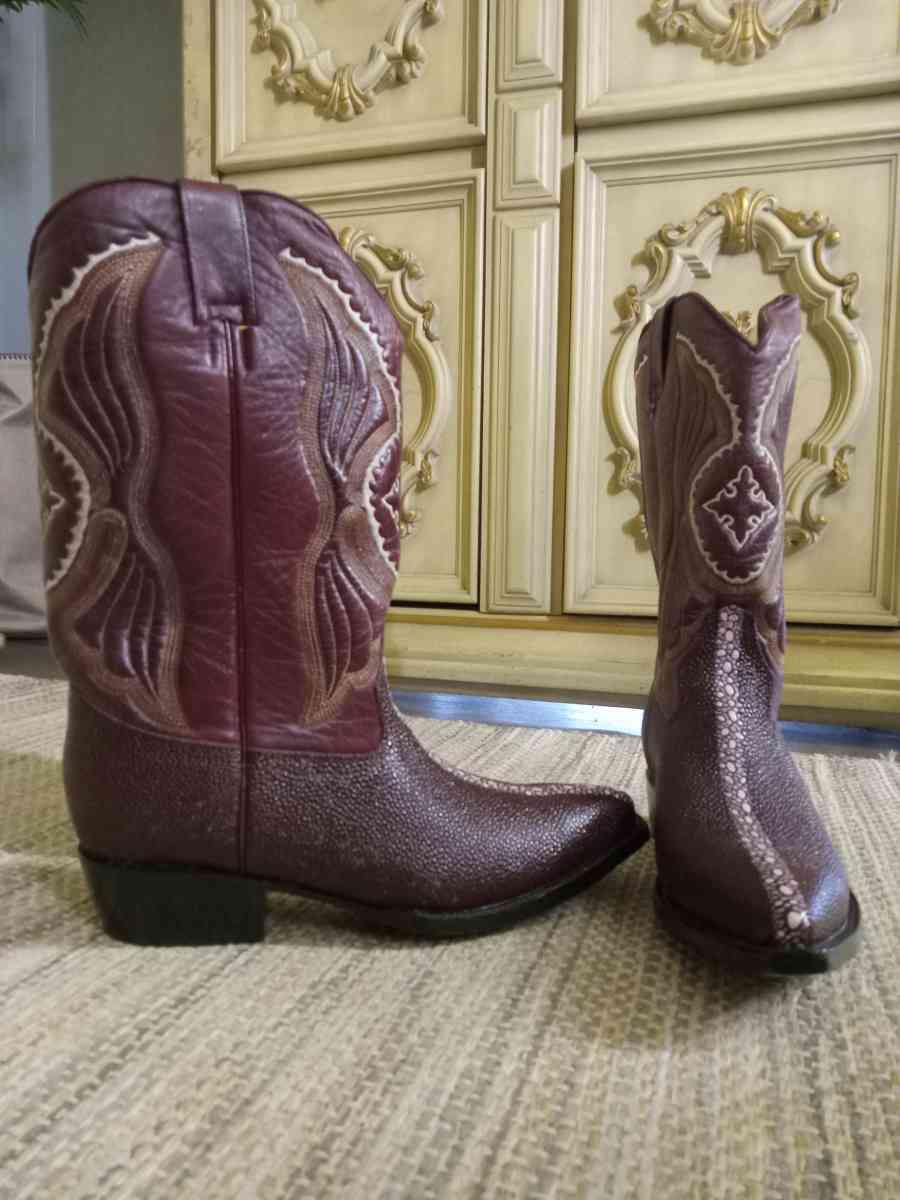 Boots - Goshen, Indiana - FleaMarketBay