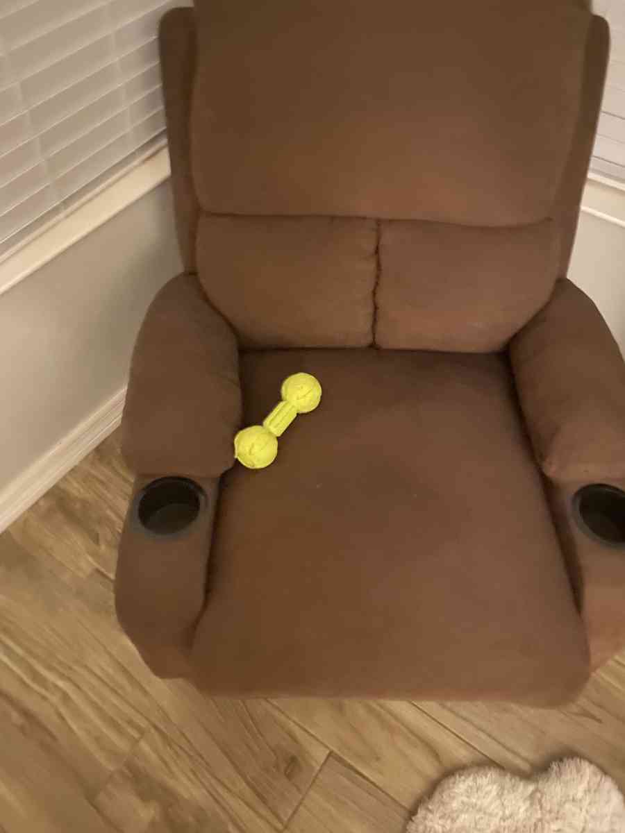 sectional300 lighted hutch 200 set recliners 100 bassinet pa - Palmetto, Florida - FleaMarketBay